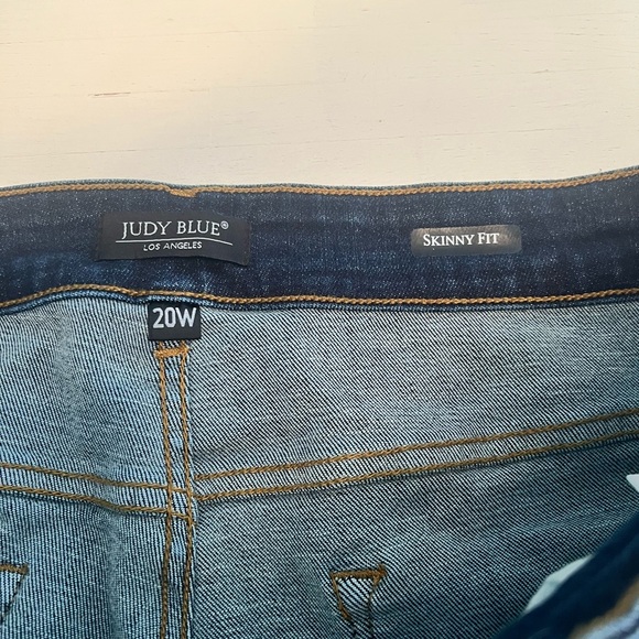 Judy Blue Dark Blue Distressed Jeans - Picture 4 of 6